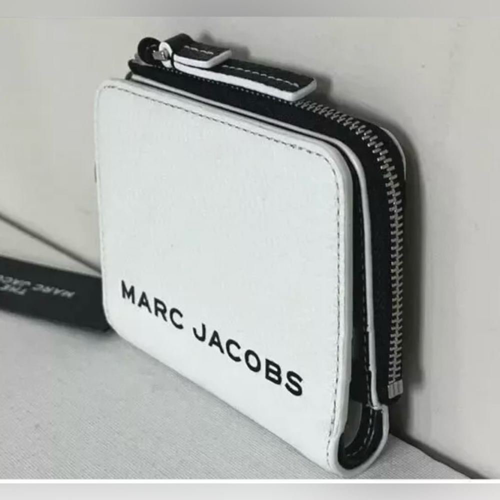 New Marc Jacobs Marc Jacobs Compact Bifold Wallet Pebble Leather Cotton / Black